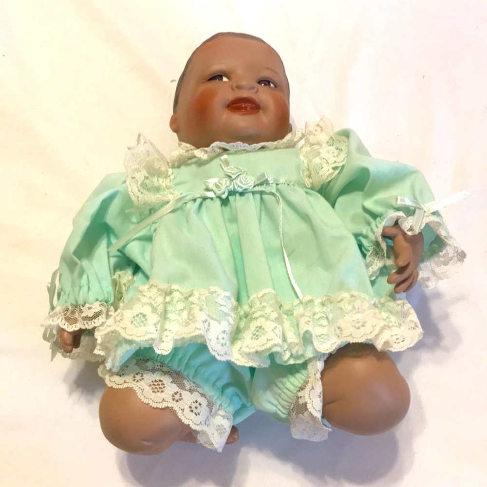 Vintage 1993 Ashton Drake Yolanda Bella Doll Collectible